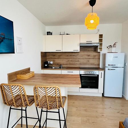 Cozy Apartment For 2 Near Mering Train Station Eksteriør billede