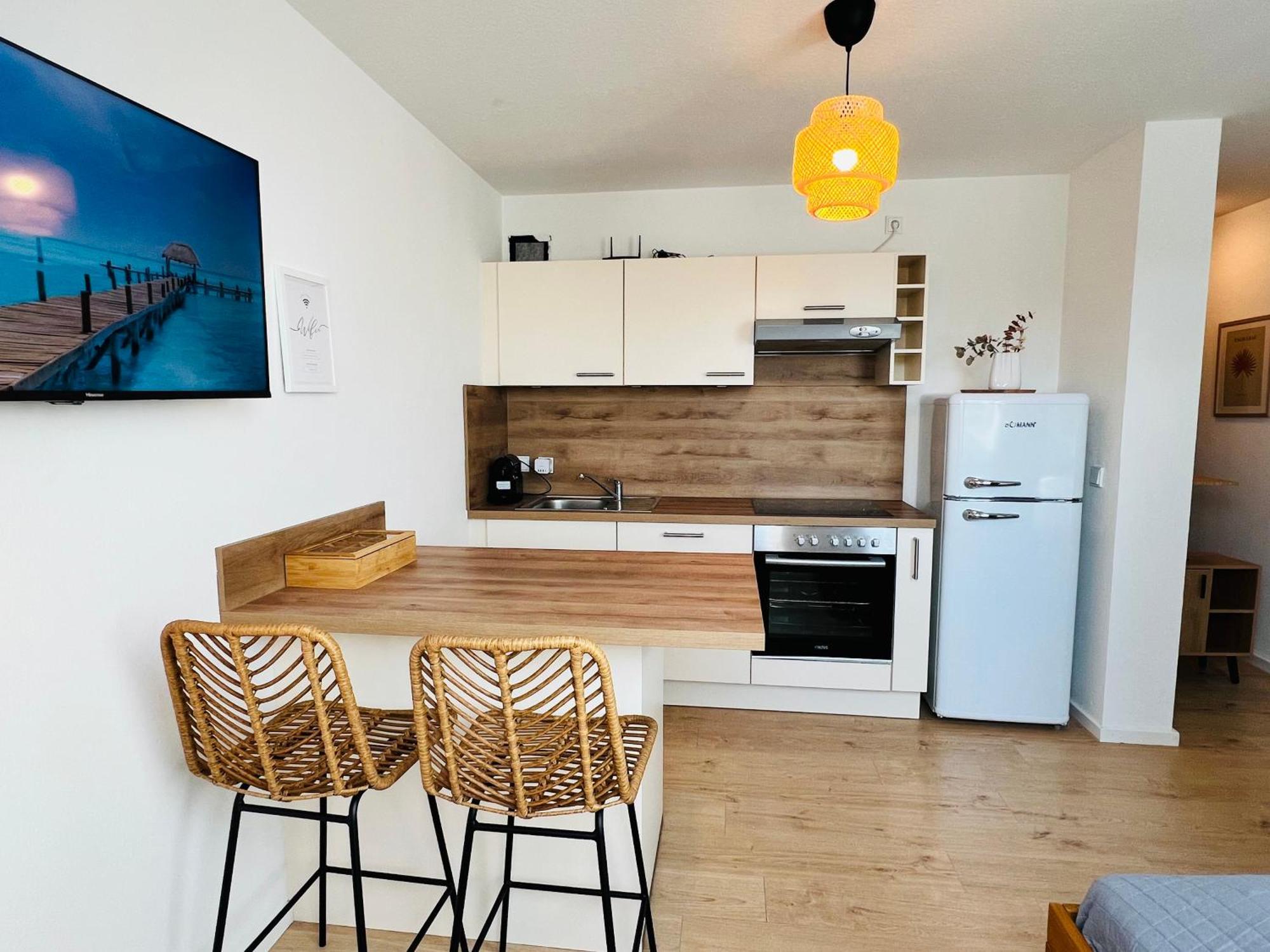 Cozy Apartment For 2 Near Mering Train Station Eksteriør billede